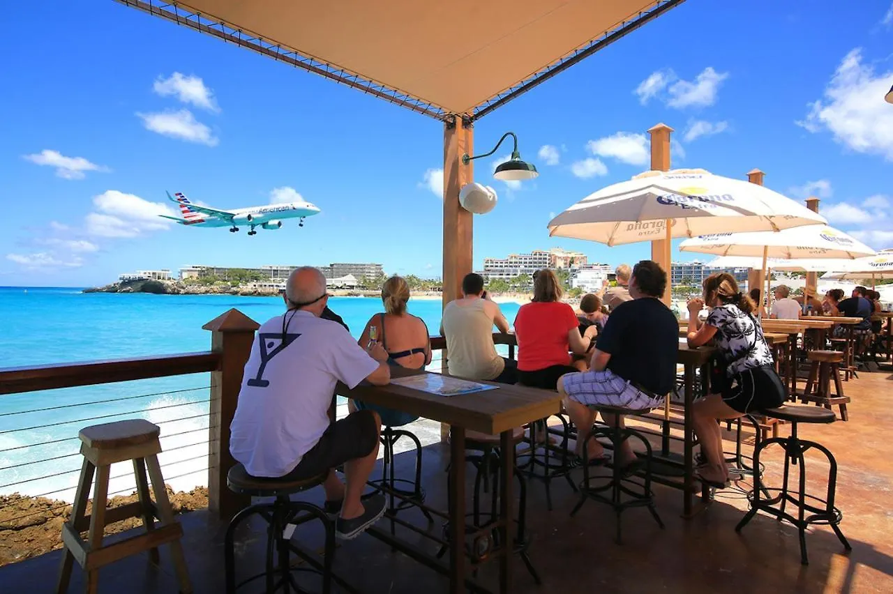 Maho Beach House - Spacious 1 Bedroom Suite