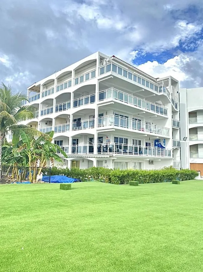 Maho Beach House - Spacious 1 Bedroom Suite