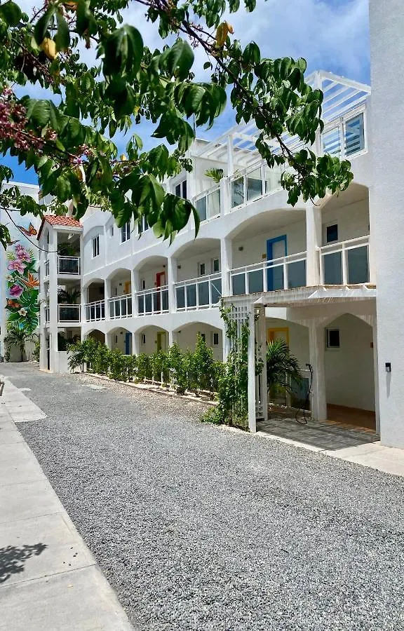 Maho Beach House - Spacious 1 Bedroom Suite Lägenhet